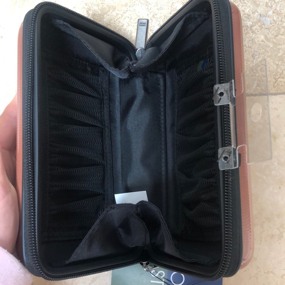 TRAVEL CASE - Picture 2 of 5